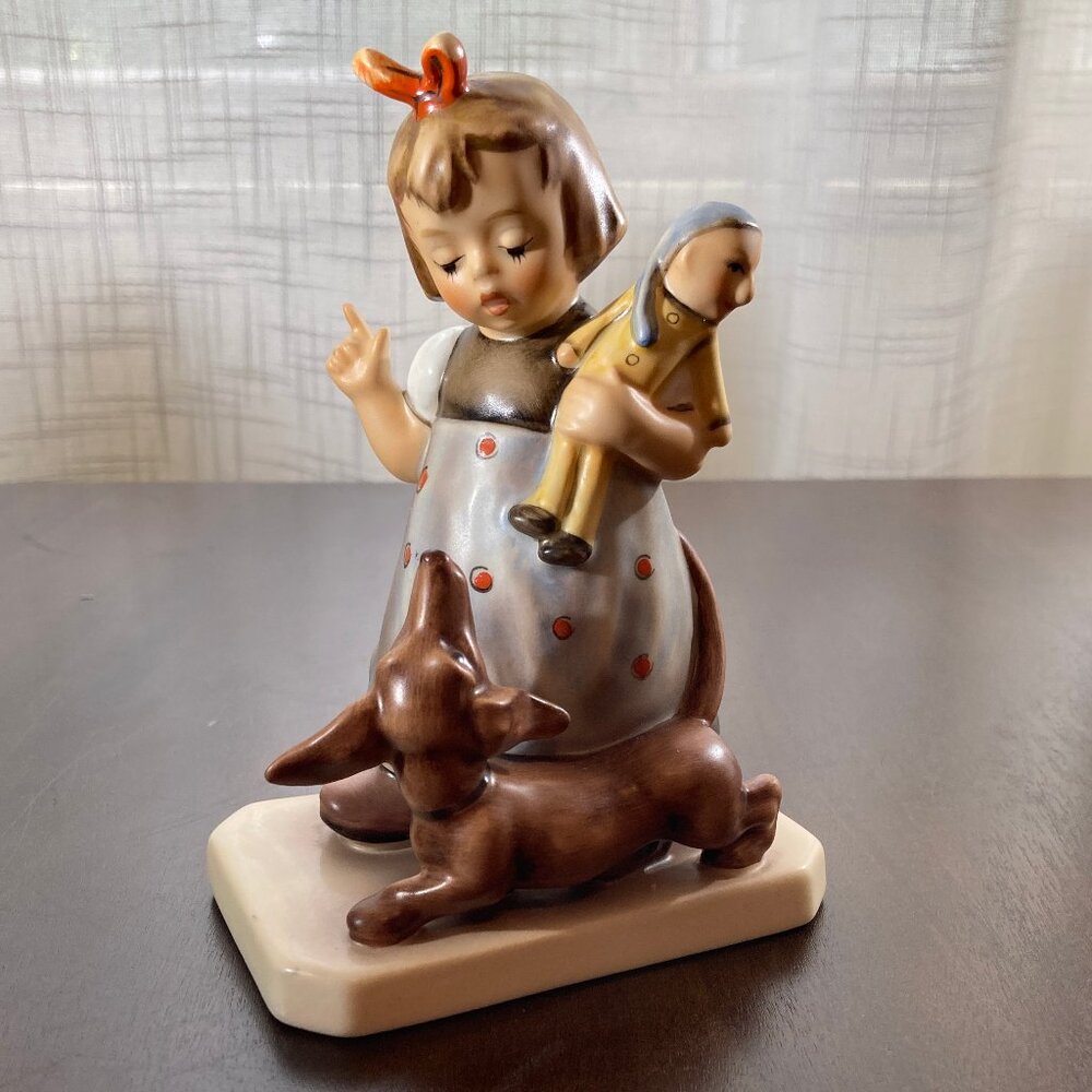 Vintage Hummel Excl. "Behave" 20-Yr Figurine #339 Girl w/Dog Box and COA MINT